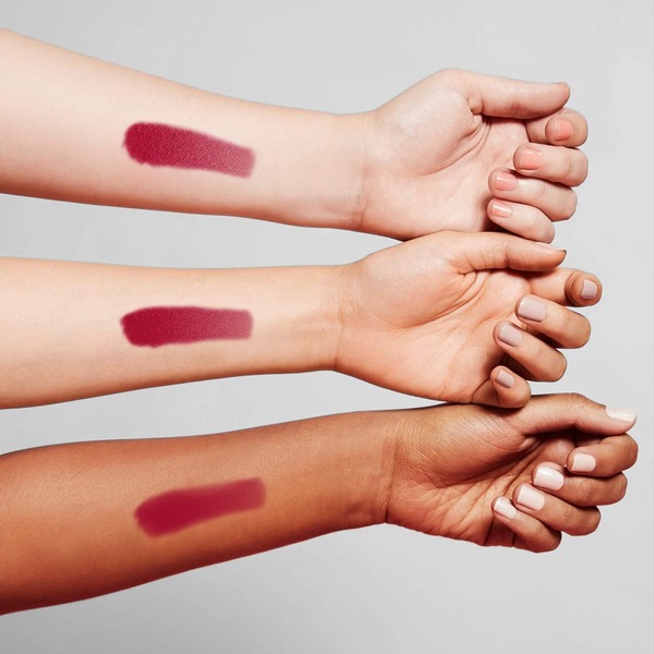 Wet n Wild Megalast Liquid Catsuit Matte Missy And Fierce Wet n Wild Megalast Liquid Catsuit Matte Missy And Fierce