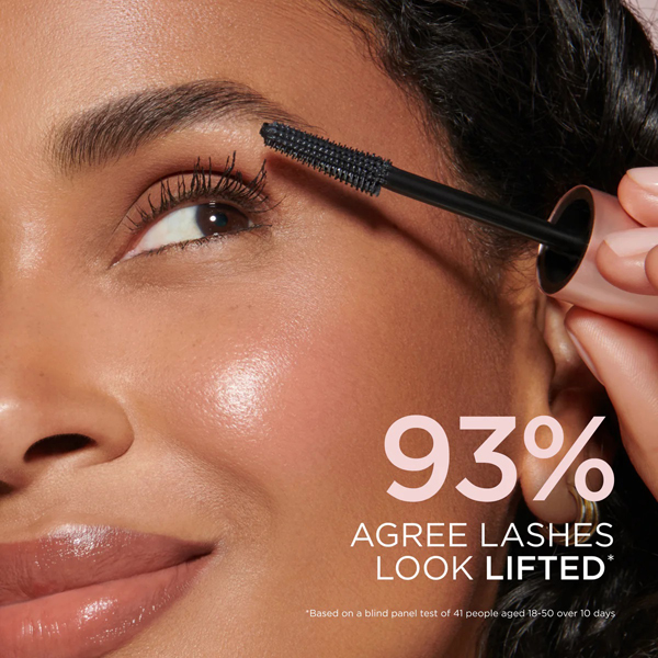 Putting on Sculpted by Aimee Connolly LashLift Ultra Black Mascara Putting on Sculpted by Aimee Connolly LashLift Ultra Black Mascara